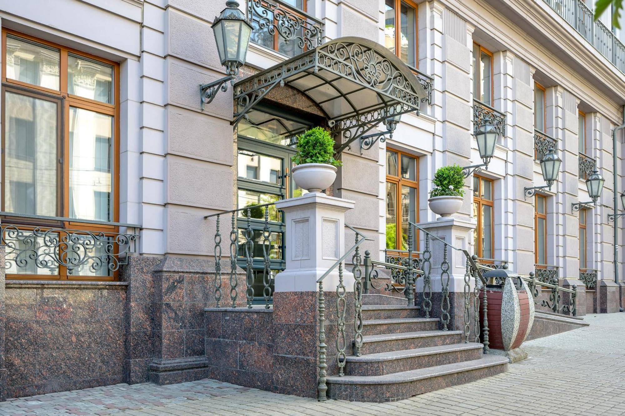Красивая Квартира В Центре Одессы Odesa Exterior foto